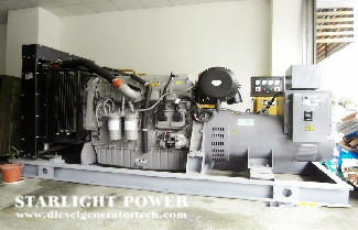 Check The Perkins Diesel Generator Oil Filter for Leakage